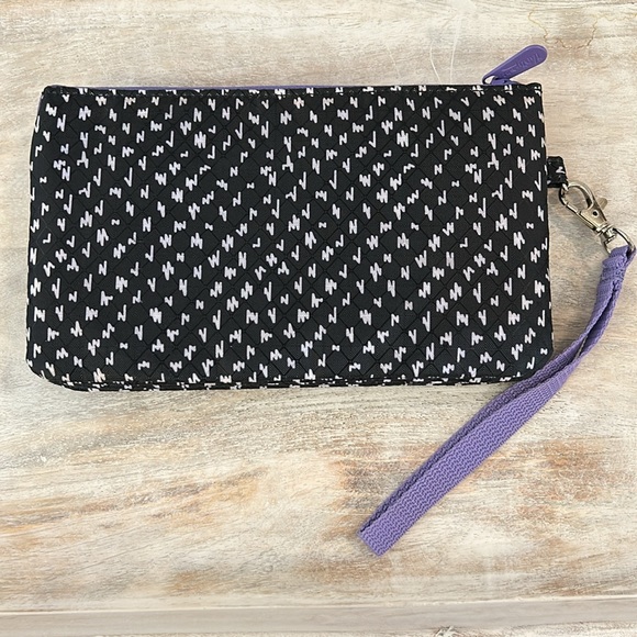 thirty-one Handbags - Thirty One Easy Going Wristlet in black & purple - NWOT